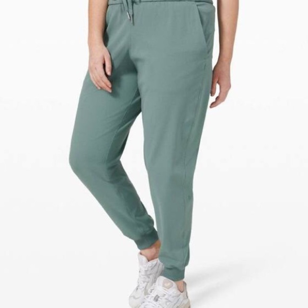 NWT Lululemon On the Fly Luxtreme jogger
